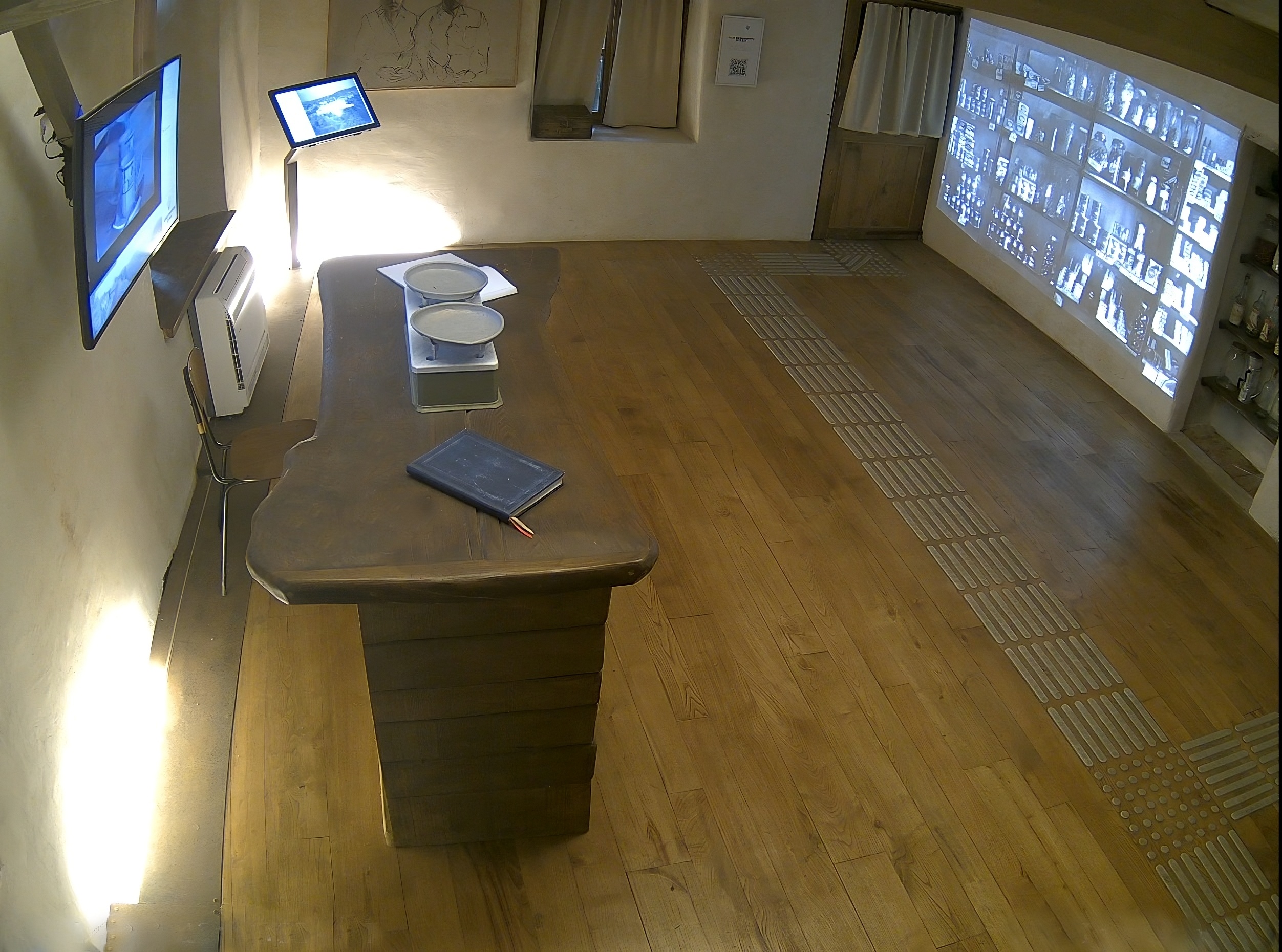 Luci intelligenti che cambiano colore in un'installazione artistica